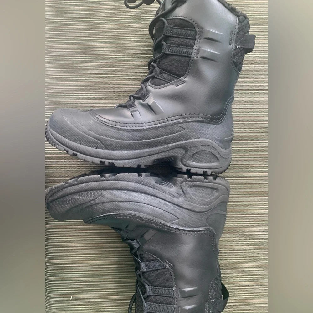 Columbia Black youth  Insulated Snow Boots 3 Ski waterproof play skit
